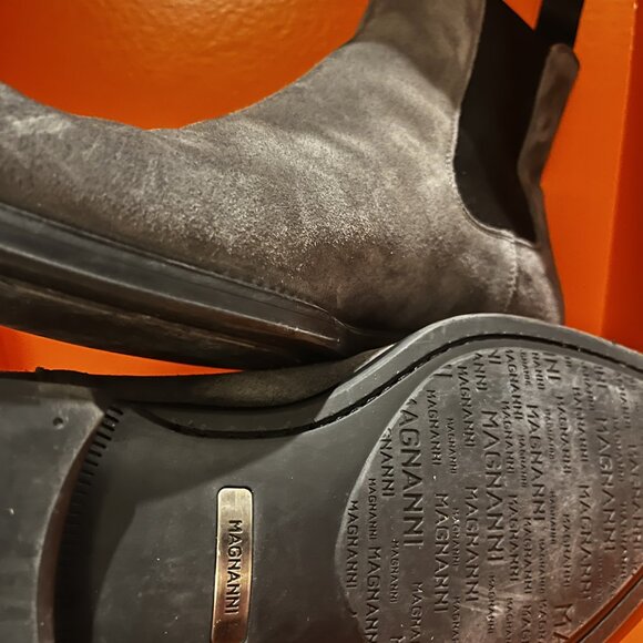 Magnanni Chelsea Boots - Suede - BURLO - Mint Condition w/ Original Box - Picture 2 of 6